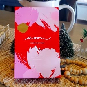 {soon} peony foot mask